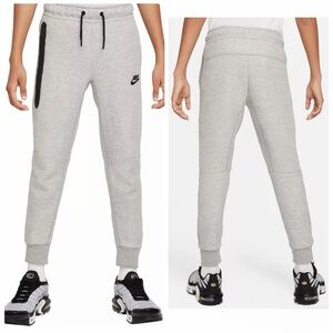 Nike Men’s Light Gray Joggers with Black Accents
